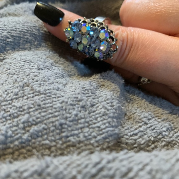 Adjustable glamour sparkle stone ring - Picture 4 of 5